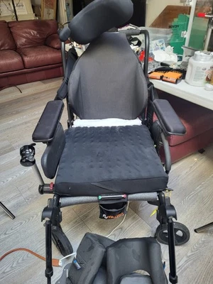 Silla de ruedas inclinable Invacare Compass SPT Foto 1 de 2
