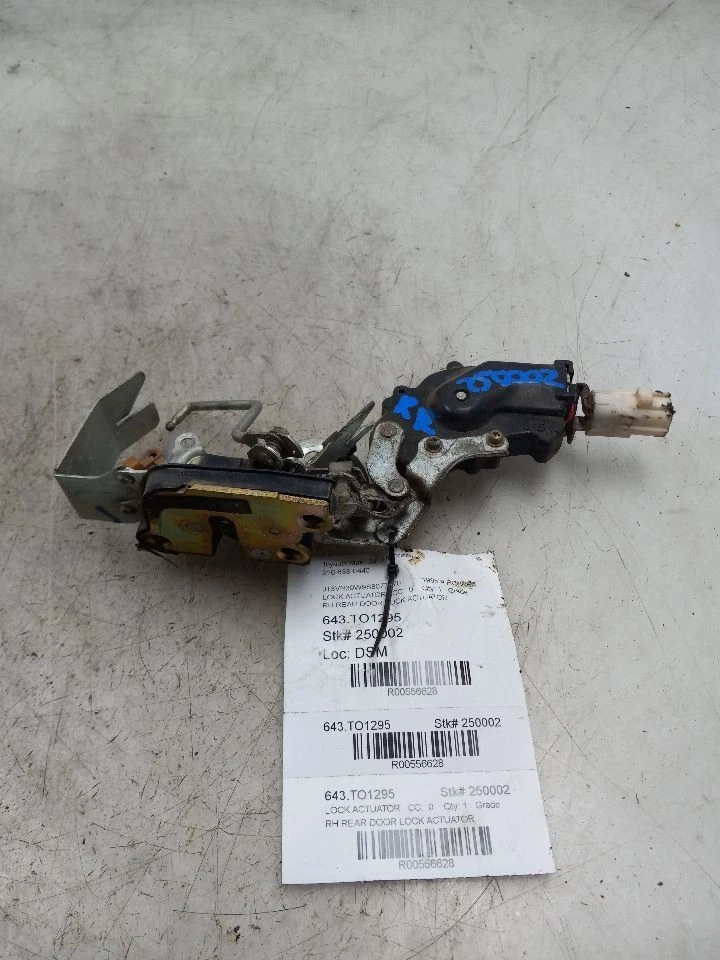 1995 TOYOTA 4 RUNNER REAR PASSENGER RIGHT DOOR LOCK ACTUATOR - Image 1 of 4