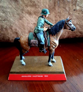 WKII Kavallerie Hauptmann zu Pferd 1942 - Bild 1 von 7