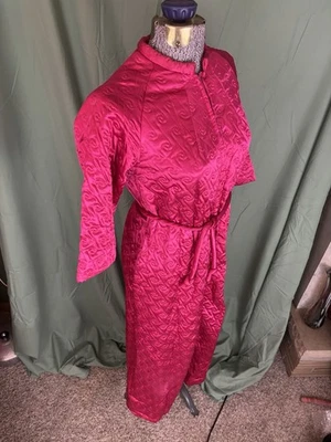 De Colección Años 60 Dela-Ann Ropa de Salón Acolchada Satén Abrigo Bata Cinturón Cremallera Rosa Fucsia Foto 1 de 4