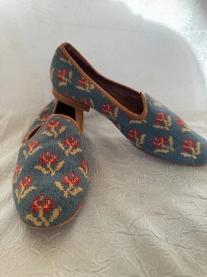 Mocasín Zalo de punta de aguja con estampado floral y ribete de cuero. Foto 1 de 4