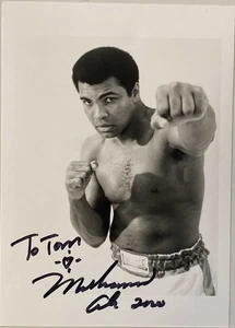 Muhammad Ali - Iconic Boxing Legend GOAT - 8x10 Glossy Printed Photo - Picture 1 of 1