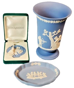 3 WEDGWOOD Blue Jasperware Items: Xmas Ornament Bells NIB, Vase, Trinket Bowl - Picture 1 of 18