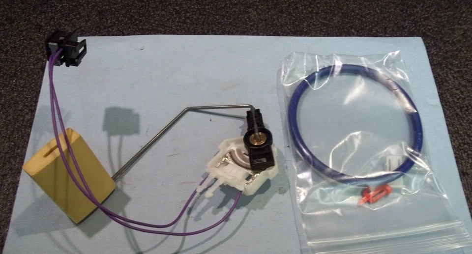 Новый из старых запасов подлинный комплект датчиков топлива GM 25314245 1999 Chevrolet P30 6,5 л дизель - Изображение 1 из 1