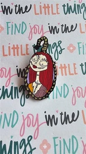 Pesadilla antes de Navidad - Prendedor colgante Sally Hangman's Soose Rope Disney - Imagen 1 de 1
