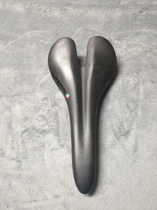Sella Leggera Italia Full Carbon 3,3 oz - Foto 1 di 5