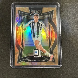 2024-25 Panini Select Serie A Andrea Cambiaso CUSTODIA A NIDO D'APE - Foto 1 di 2