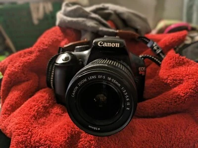 Cámara digital Canon EOS Rebel T3i 18 MP SLR con lente de 18-55 mm Foto 1 de 3