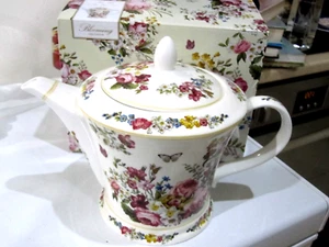 REME, BONE CHINA, SCHÖNE BLÜHEND, GEBLÜMT, SCHMETTERLING, I LTR TEEKANNE, NEU IN VERPACKUNG - Bild 1 von 3