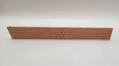 ORIGINAL OMEGA DEALER'S LARGE WOOD/METAL PLAQUE BRAND NEW - Изображение 1 из 4
