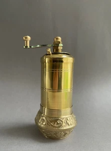 Handcrafted Turkish Brass Pepper Grinder, Floral Manual Mill, 11cm - Sozen - Picture 1 of 8