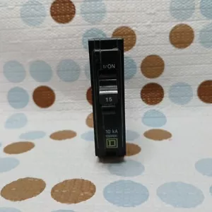Disyuntor enchufable Square D DP-4075 1 polo 15 amperios 120/240 V - Imagen 1 de 5