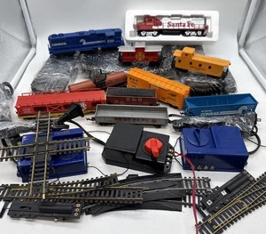 HO Scale Bachmann Life-Like Train Lot Conrail Santa Fe Engine-UNTESTED-90 Pieces - Picture 1 of 13