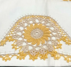 Par de fundas de almohada de algodón estándar de encaje de ganchillo elegantes vintage blancas amarillas sin usar - Imagen 1 de 6