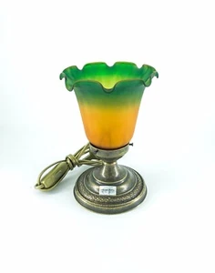 Lampada da tavolo appoggio in ottone con vetro tipo flute giallo verde liberty - Foto 1 di 3