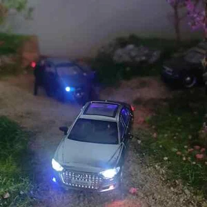 1/64 Audi A8L Horch modelo coche policía sin marca con luces LED modificadas completado - Imagen 1 de 8