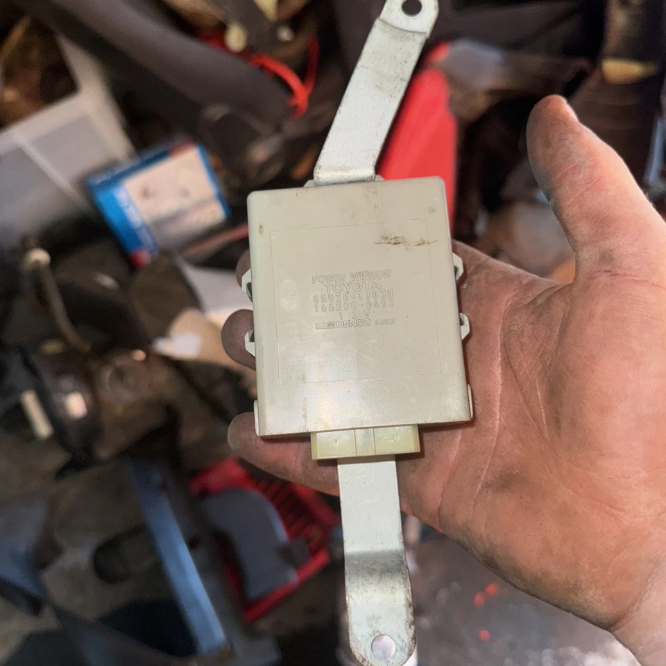 Relé de ventana eléctrica Toyota MR2 MK1 AW11 MK1b 1988 85930 17030 Foto 1 de 3