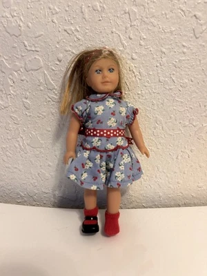 "Mini muñeca American Girl 6,5"" Emily Bennet 2011 vestido de flores con cinta de zapatos" Foto 1 de 4