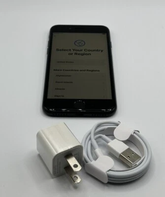 Apple iPhone 7 32GB  Unlocked Verizon AT&T T-Mobile Metro- BLACK - Image 1 of 4