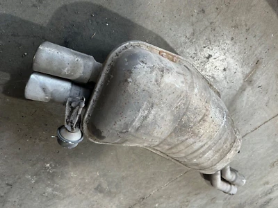 SILENCIADOR ESCAPE BMW E36 328i M52 OEM 96-99 P# 18101740349 Foto 1 de 4