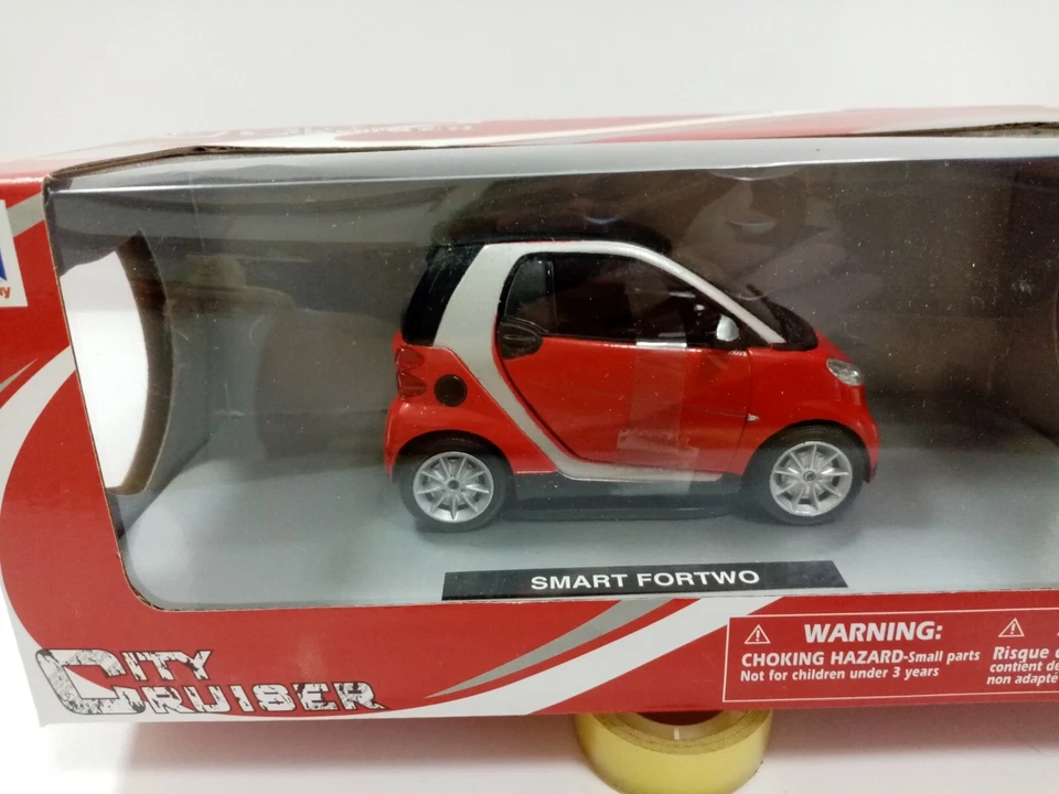 smart ForTwo  rosso modellino NewRay 1/24 - Immagine 1 di 4