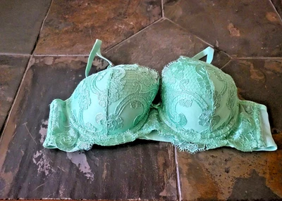 Sujetador 34C Victoria's Secret Dream Angels forrado con aros Demi Cup Foto 1 de 3