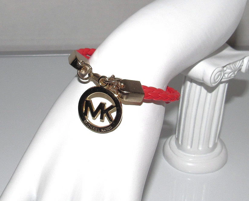 Pulsera Michael Kors Cuero Trenzado Rosa MK Charm Tono Dorado Foto 1 de 3
