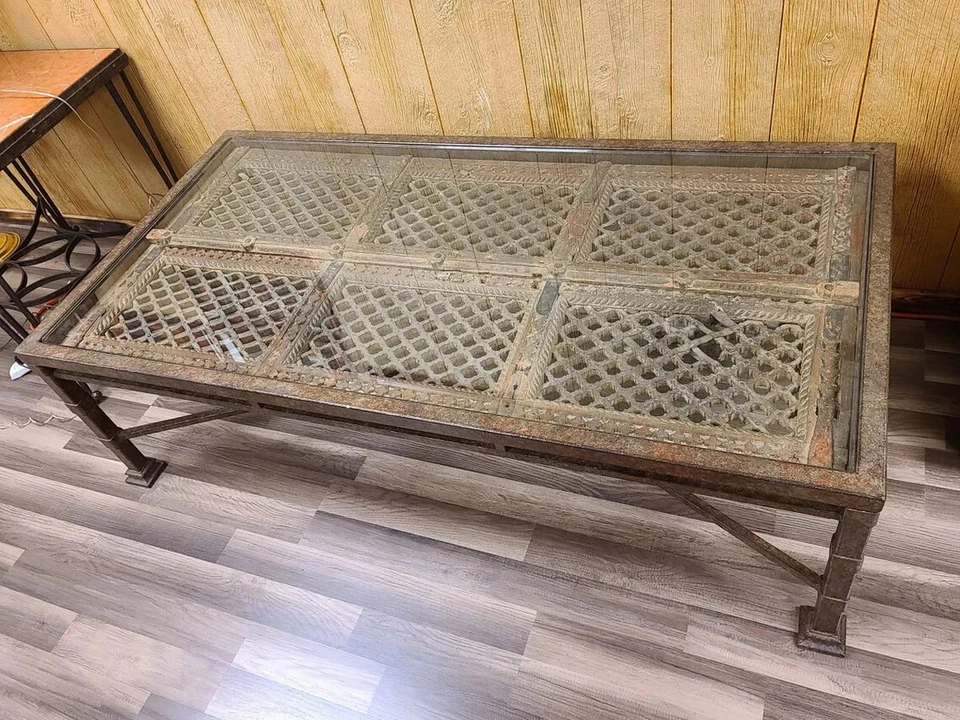 手工锻铁口音桌回收 18 世纪表带快门 — 第 1/4 张图片