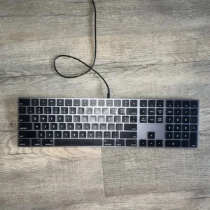 Genuine Apple Magic Keyboard w/ Numeric Keypad A1843 & - Picture 1 of 5