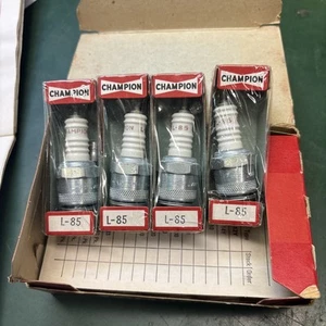 4 NOS Champion Zündkerze L 85 / L 7 Spark Plug Renault Dauphine Gordini. - Picture 1 of 3