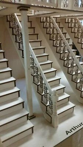 Casa de muñecas Arthur victoriana escalera estrecha recta con pasamanos de aterrizaje - Imagen 1 de 5