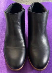 Wild Diva Damen Low Top Stiefel, Schuhe schwarz mit braunen niedrigen Absätzen Gr. 8 1/2 neu - Bild 1 von 8