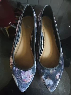 Report Velveteen Women's Slip-Ons Sz 9.5 - Image 1 of 2