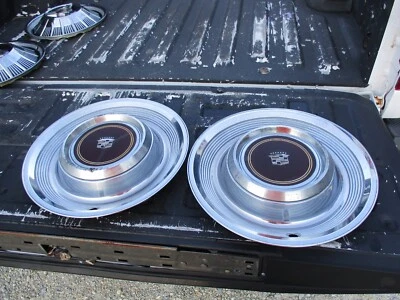2 Tapacubos OEM 1987-1992 Cadillac Brougham 15" 87 88 89 90 91 92 OEM USADO V8 PIEZA Foto 1 de 4
