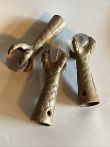 Passendes Set 3 antike Glaskugel & Eisenkrallenfüße Beine 4" hoch - Bild 1 von 5