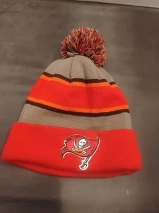 Tampa Bay Buccaneers Beanie Cap New Era NFL rot grau gestreift Football Freizeit - Bild 1 von 5