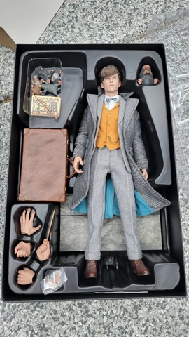 Hot Toys 1/6 MMS512 Fantastic Beasts  Newt Scamander Action Figure MISB Cover