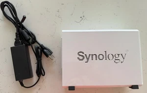 Synology DS215j w/ X2 Samsung 1TB 870 EVO SSD 2-bay NAS - Afbeelding 1 van 9