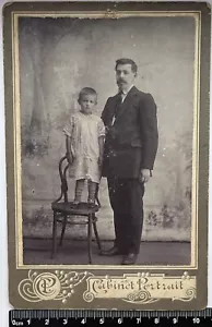 Liebevoller hübscher junger Mann attraktiver Mann süßer Familienporträt Foto #1327 - Bild 1 von 3