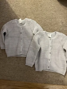 NUOVO 2 CARDIGAN NEONATI ETÀ 4-6 M, COLORE GRIGIO DI H&M - Foto 1 di 6