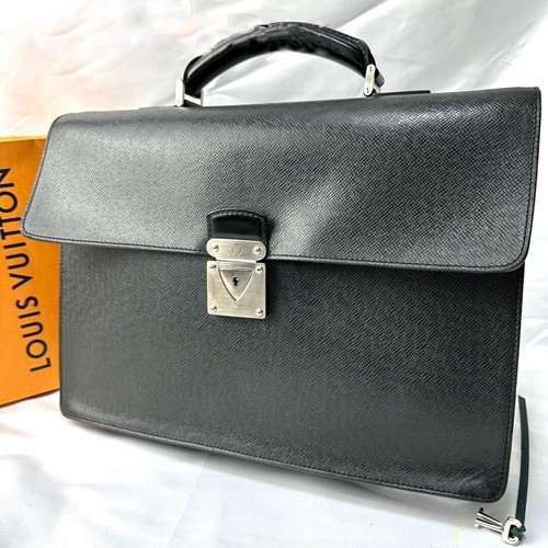 LOUIS VUITTON（LV） Louis Vuitton Taiga Robusto 1 borsa business borsetta pelle nera usata autentica