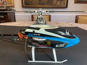 BLADE 300 CFX MINT CONDITION - Picture 1 of 8