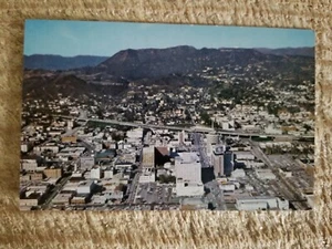 LUFTAUFNAHME DER HOLLYWOOD FREEWAY, HOLLYWOOD, CA.VTG POSTKARTE*P67 - Bild 1 von 2