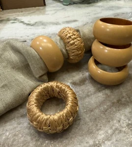 6 Wooden Napkin Rings. 2 Are Straw Wrapped. Napkin Not Included. Great Condition - Picture 1 of 2