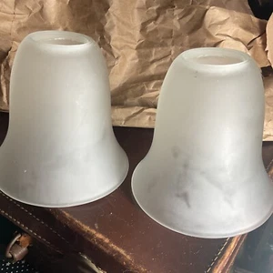 2 x Vintage kleiner Milchglas Deckenlampenschirm, Tulpe ausgestellt. 12 cm hoch. - Bild 1 von 22