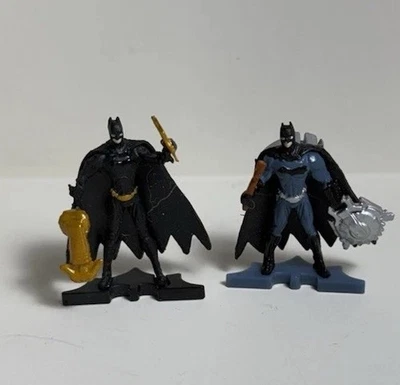 "DOS figuras Hot Wheels Batman DC miniatura Caballero Oscuro y Batman Comienza 1,5""" Foto 1 de 4