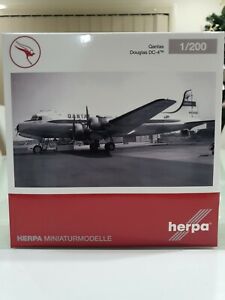 Herpa 1/200 Qantas Douglas DC-4 Reg. VH-EDB Norfolk Trader 571555