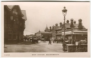 WEST RAILWAY STATION, BOURNEMOUTH - Hampshire Postcard - Picture 1 of 2