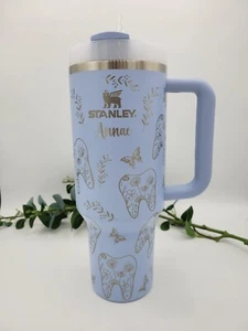Zahn Blume Schmetterling Dental 40 Oz H2.0 Stanley Becher Lasergravur mit Namen. - Bild 1 von 6