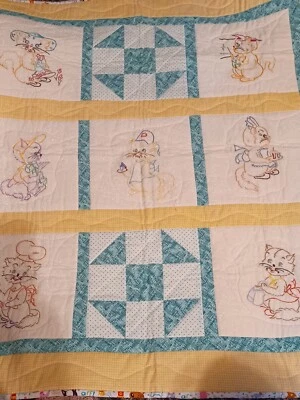 Винтажное вышитое детское стеганое одеяло настенное подвесное 38 x 36 дюймов сшитые вручную кошки - Изображение 1 из 4